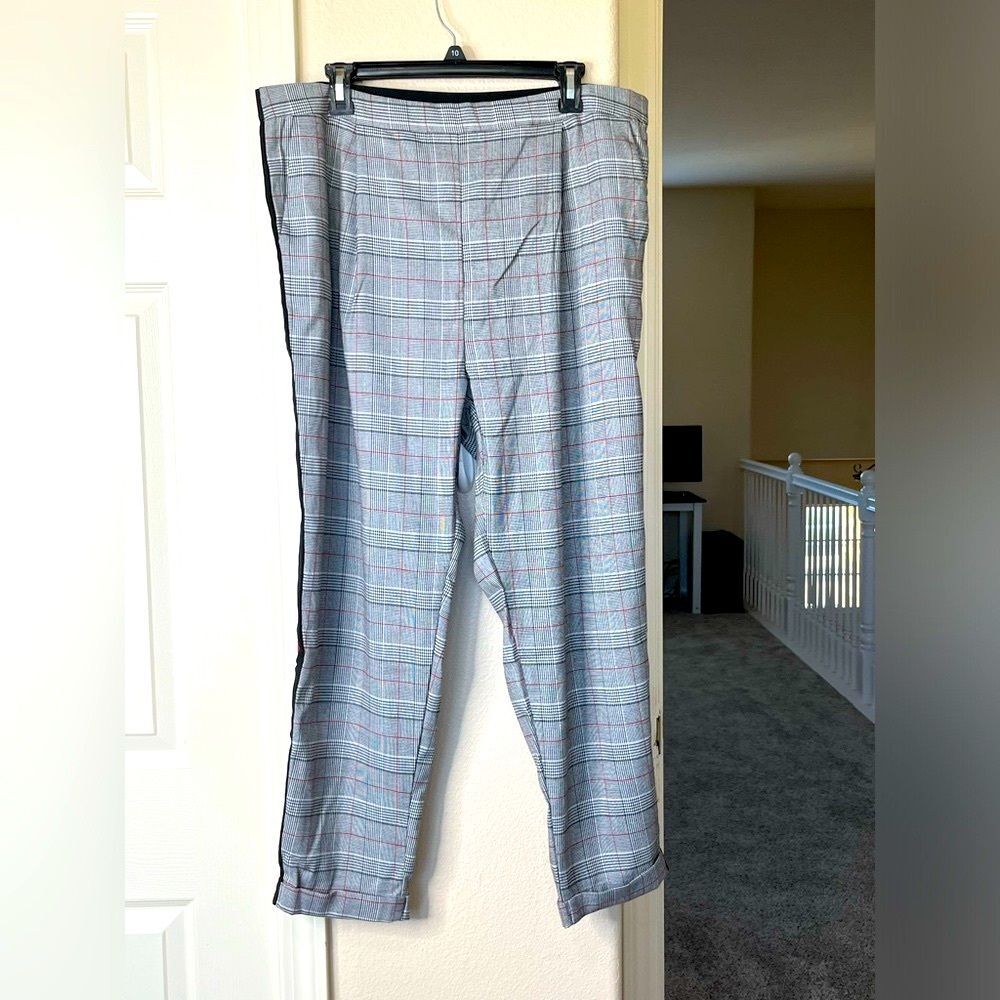 NWT Women’s Plaid Trouser Pull On Straight Leg Pants Size: 1X #272